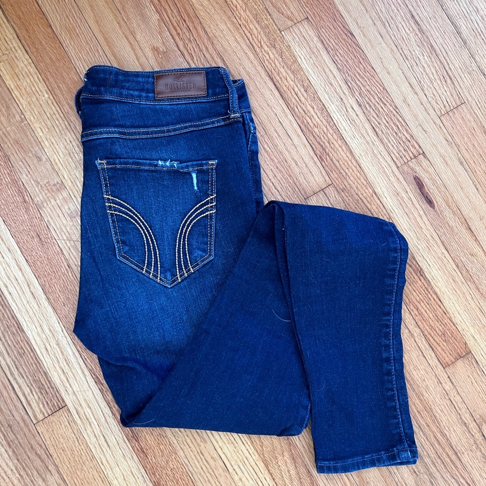 Distressed skinny jeans